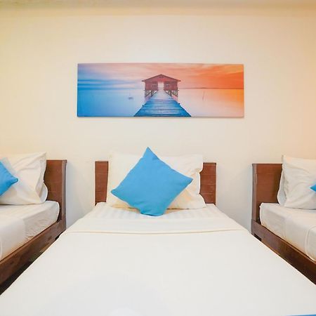 Arzo Hotel Makati Premier Makati City Esterno foto