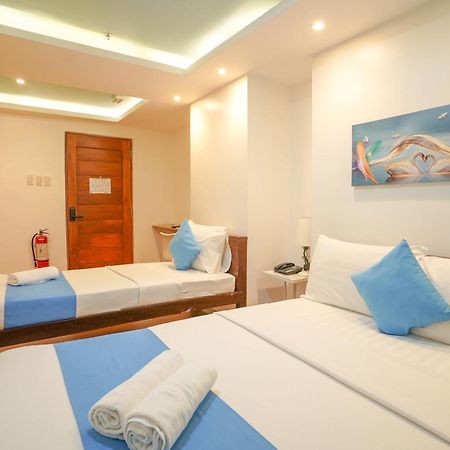 Arzo Hotel Makati Premier Makati City Esterno foto