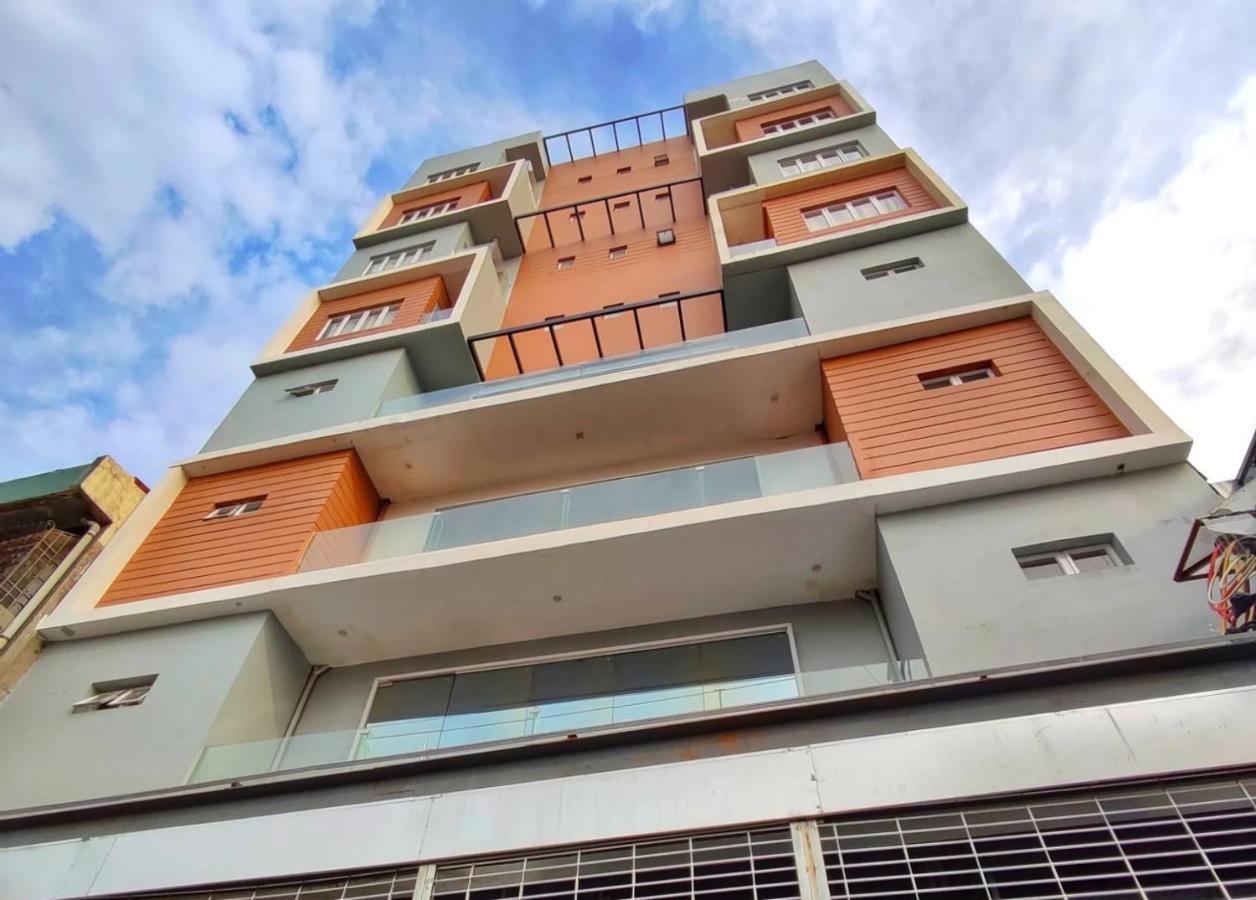 Arzo Hotel Makati Premier Makati City Esterno foto