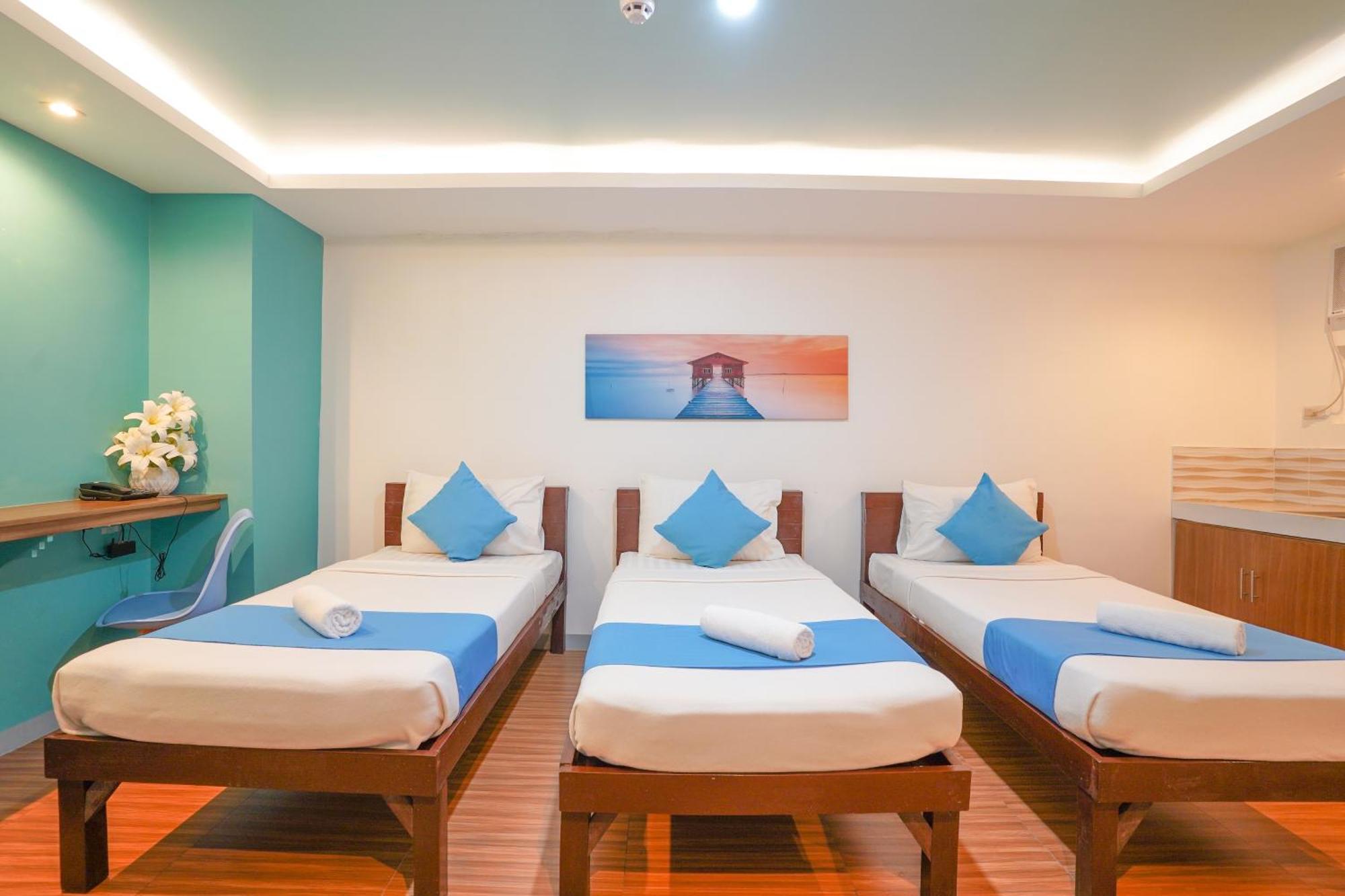 Arzo Hotel Makati Premier Makati City Esterno foto
