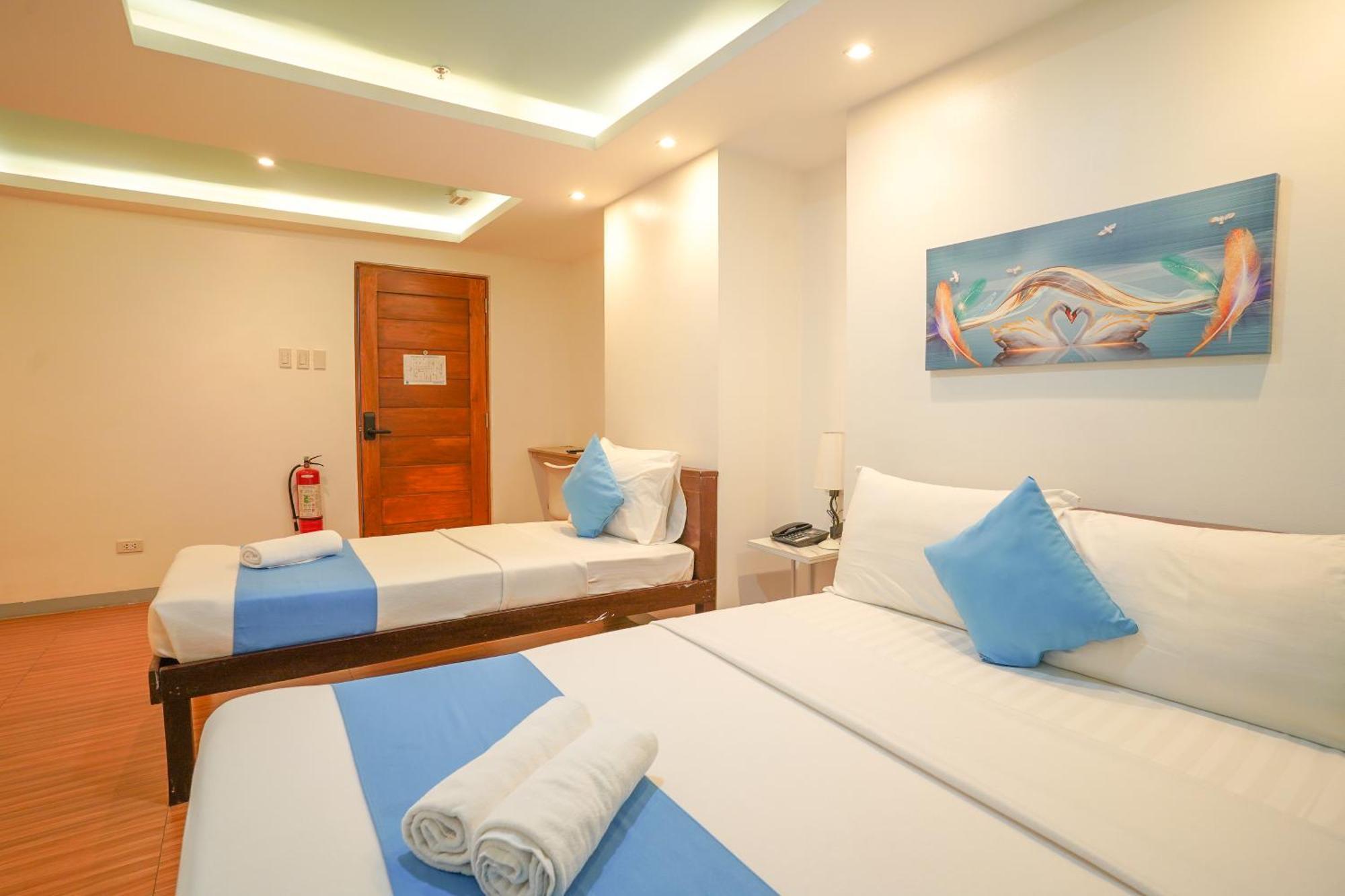 Arzo Hotel Makati Premier Makati City Esterno foto