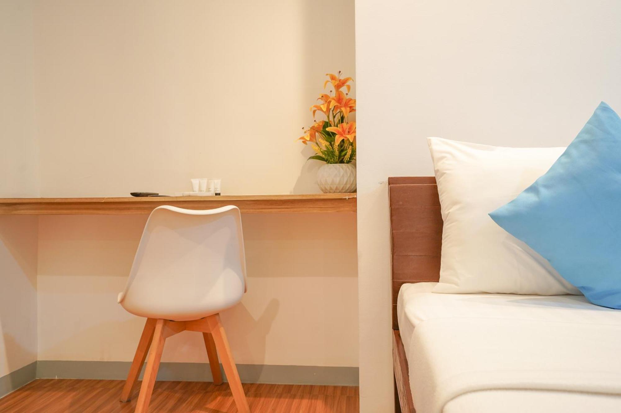 Arzo Hotel Makati Premier Makati City Esterno foto