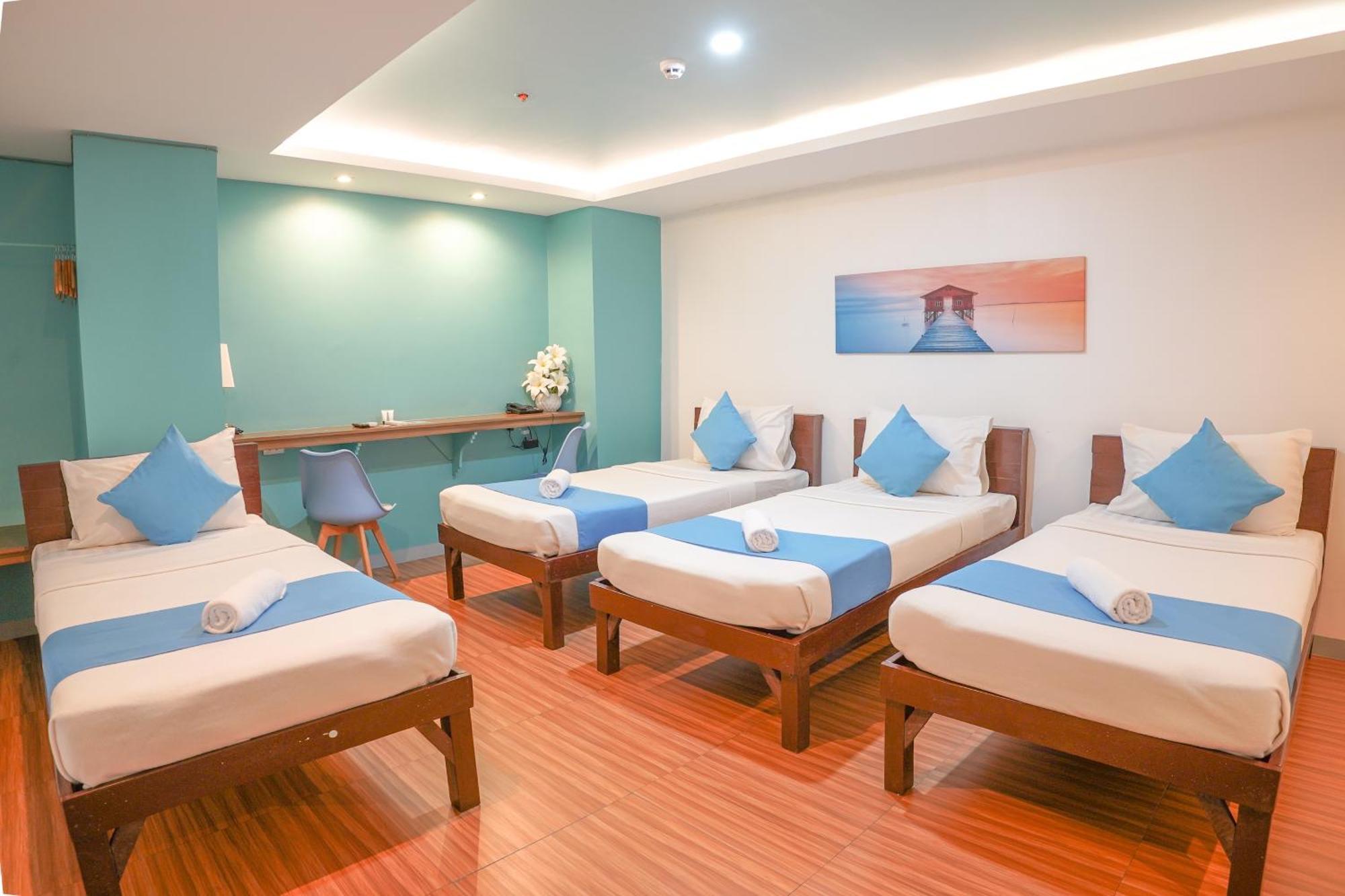 Arzo Hotel Makati Premier Makati City Esterno foto