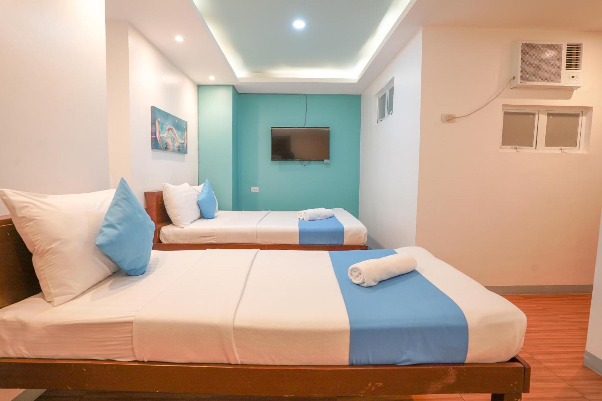 Arzo Hotel Makati Premier Makati City Esterno foto