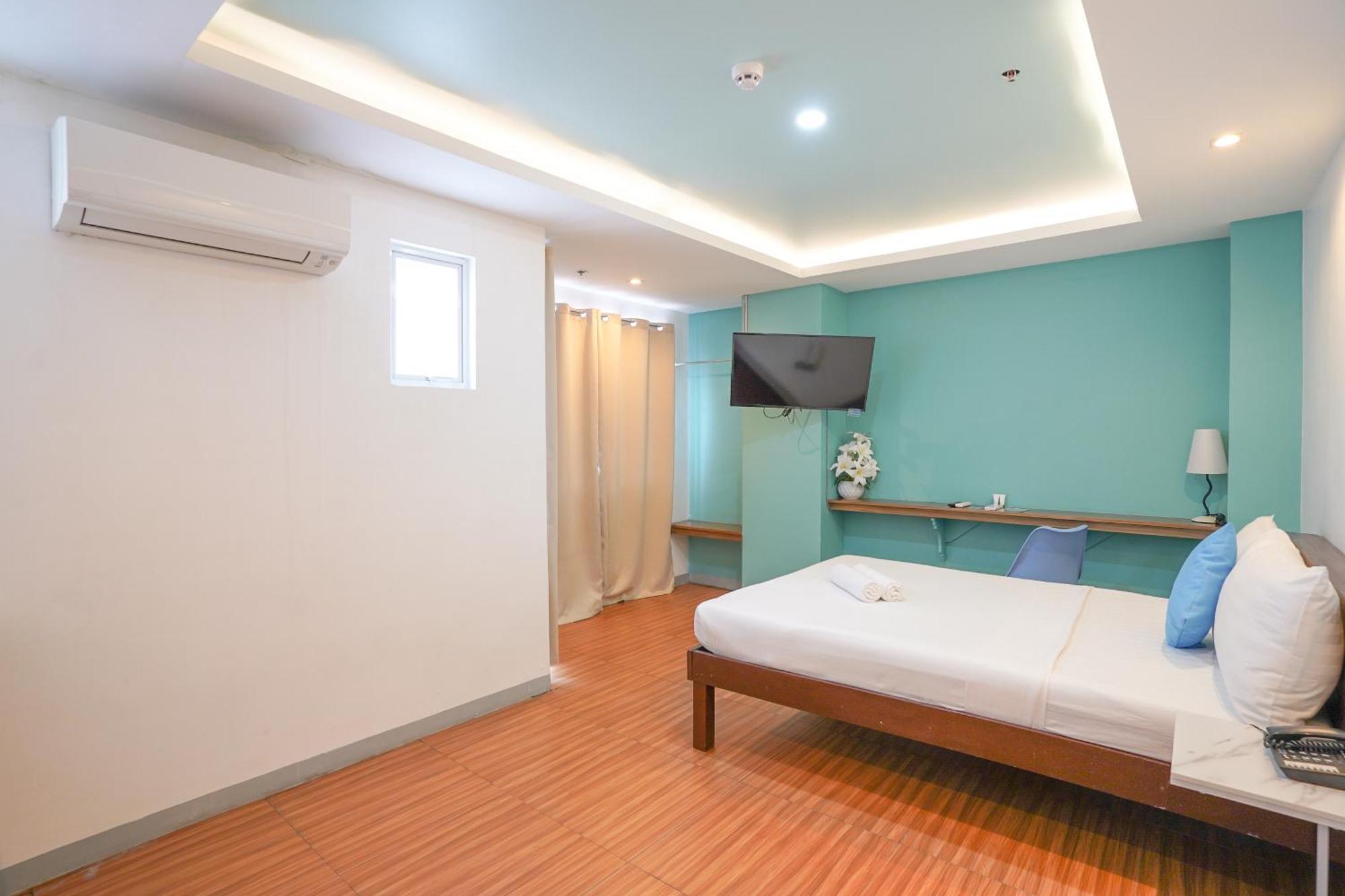 Arzo Hotel Makati Premier Makati City Esterno foto