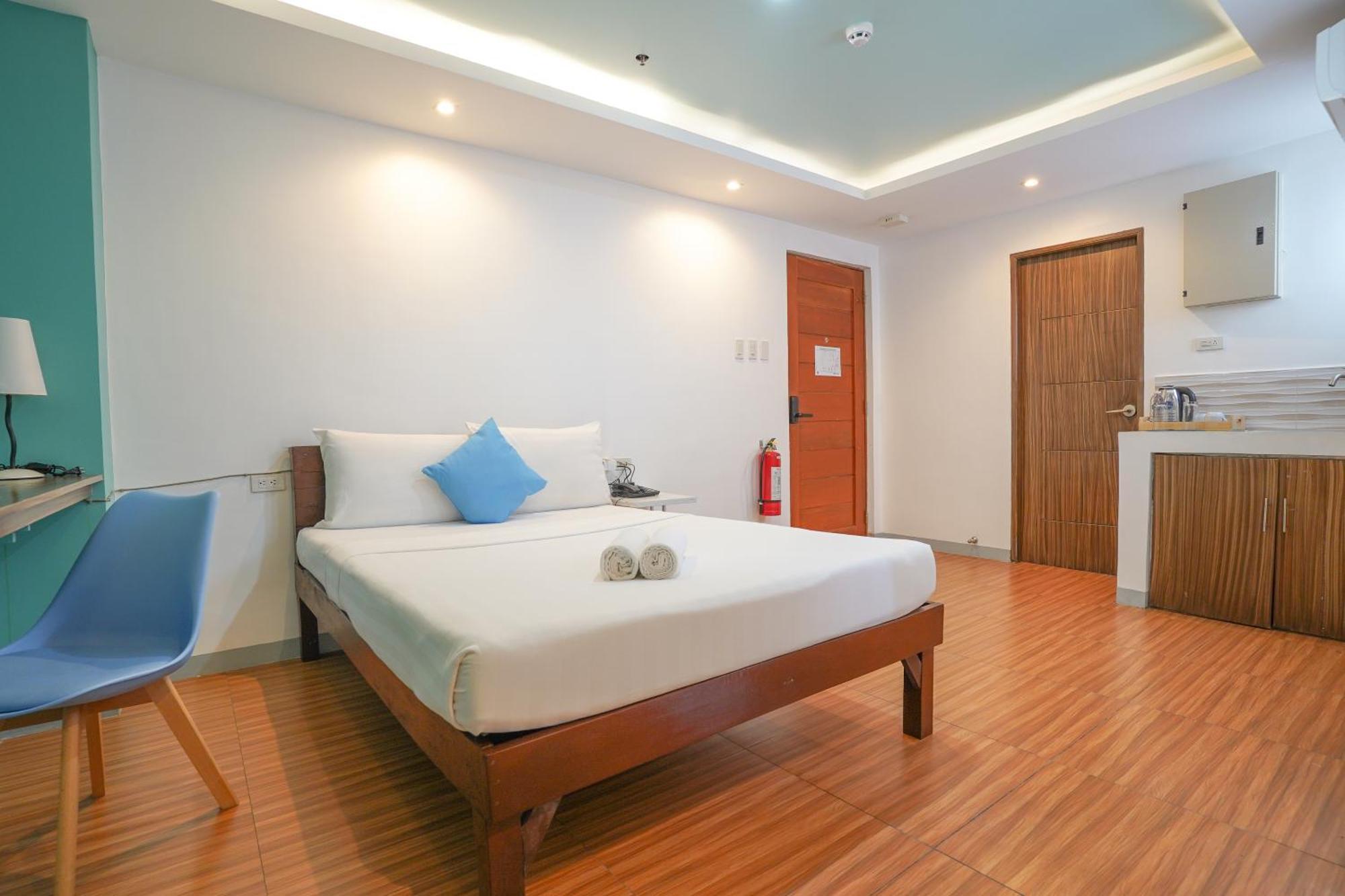 Arzo Hotel Makati Premier Makati City Esterno foto